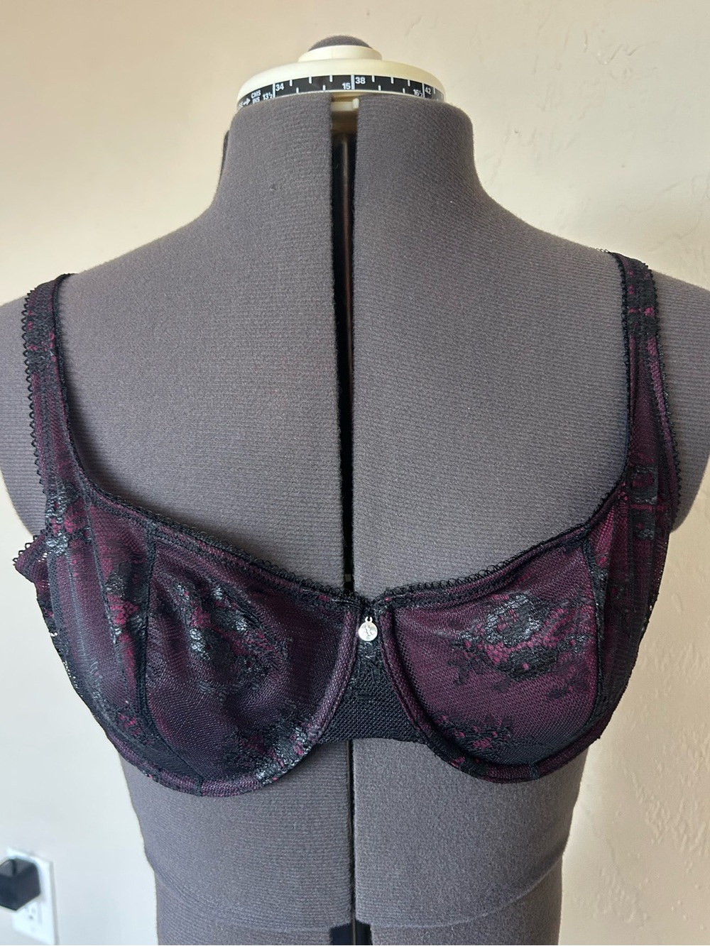Women’s Adore Me black lace undergarment Bra Pink Underlining size 36C (1872)